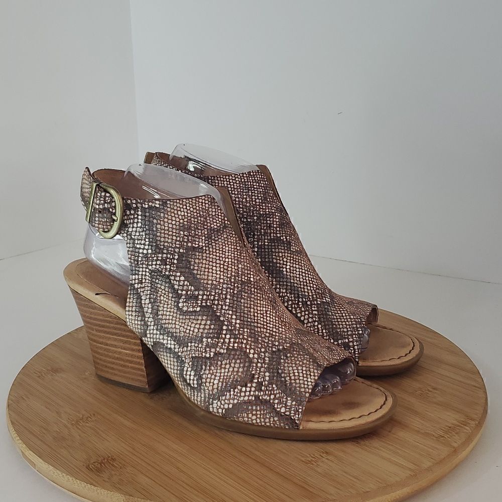 Born Morraine Snakeskin Peep Toe Sandal with Leather Stacked Heel Women's Size 9